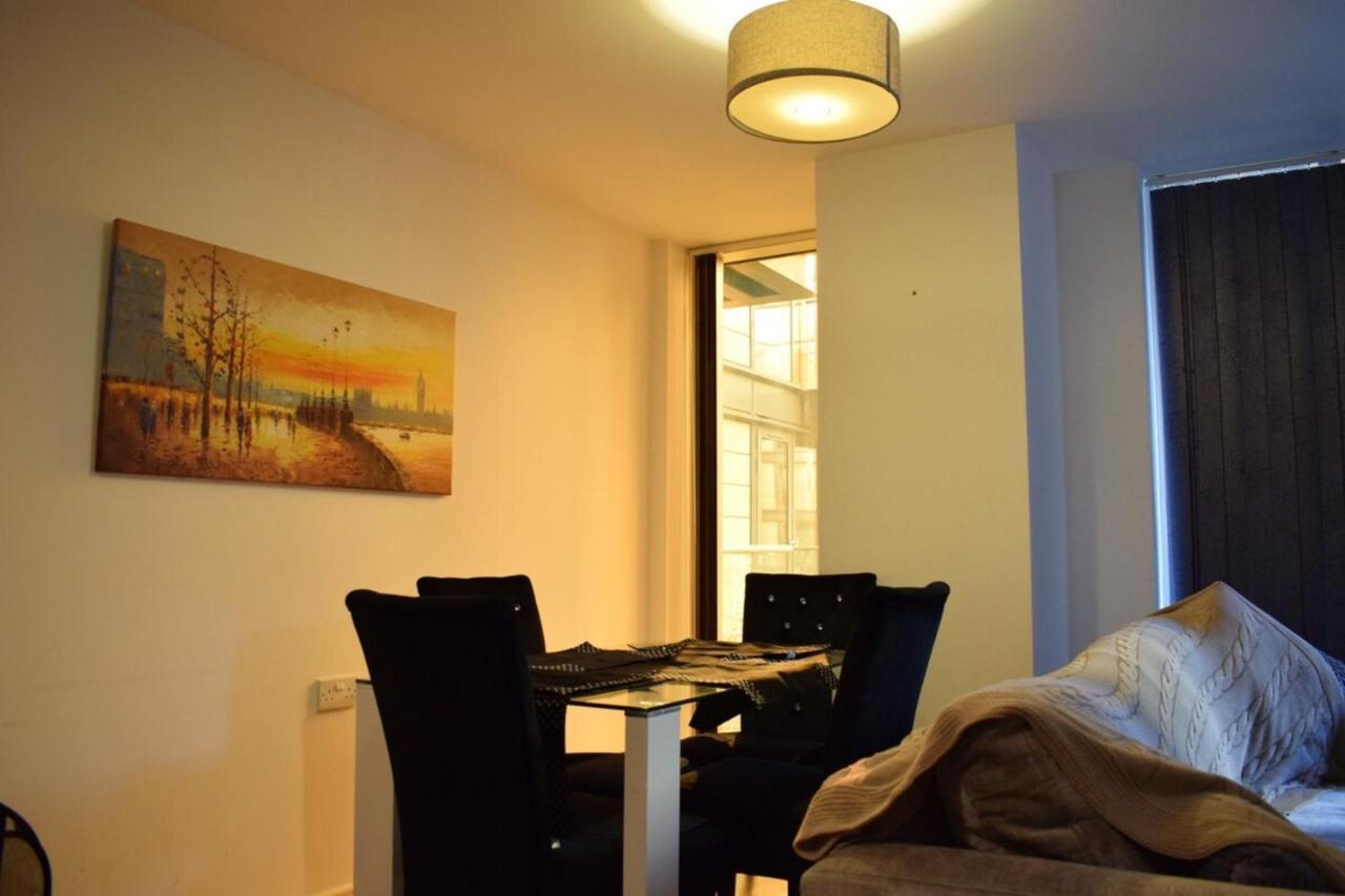 1 Bed In Canary Wharf With Vibrant City Views Lägenhet London Exteriör bild